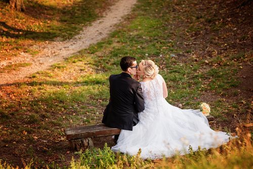 Svatební focení na hradě Veveří, svatební fotky v přírodě, svatební fotografie Brno