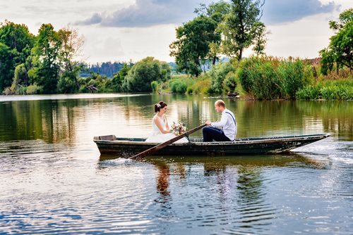 Svatební focení na loďce, svatební fotky s loďkou, svatební fotografie na loďce, 