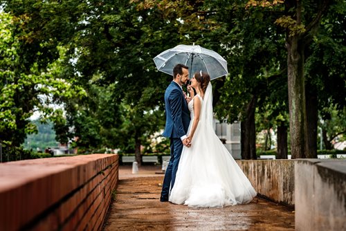Svatební focení v dešti na Petrově, Svatební fotografie Brno,